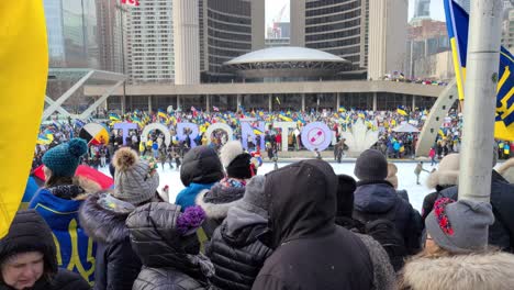 Protest-Gegen-Die-Russische-Invasion-In-Der-Ukraine-Auf-Dem-Nathan-Phillips-Square-In-Toronto