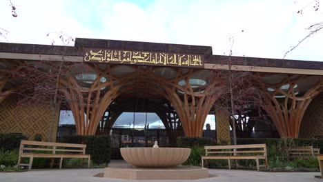 Central-mosque-on-Mill-Road-in-Cambridge,-UK