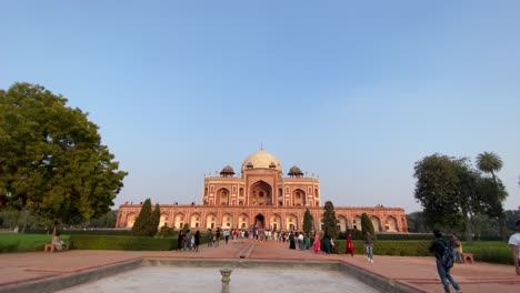 Ultra-wide-shot-of-the-complex-of-buildings-Humayun's-tomb-which-is-a-World-Heritage-architecture,-Delhi,-India