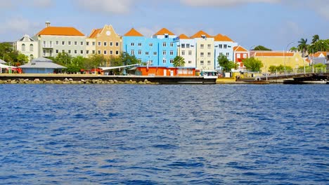 Colorful-Dutch-Colonial-buildings-on-the-waterfront-of-Otroband-in-Saint-Anna-Bay-on-the-Caribbean-island-of-Curacao