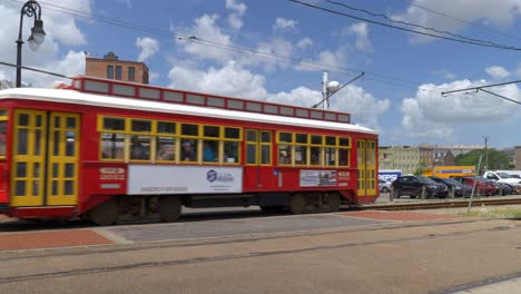 Riverfront-Streetcar-French-Quarter-Fest-2022-Entrada-Parque-Woldenberg-Nueva-Orleans