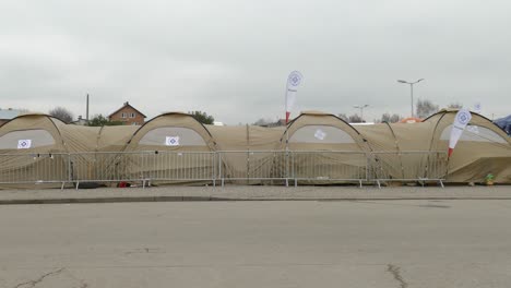 Campamento-Base-Del-Cruce-Fronterizo-Ucraniano-polaco-Para-Refugiados-En-Medyka