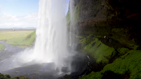 Cascadas-De-Seljalandsfoss-En-Islandia-Con-Video-Detrás-De-Las-Cataratas-En-Cámara-Lenta