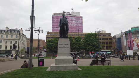 A-wide-shot-of-the-statue-of-the-Scots-poet,-Thomas-Campbell