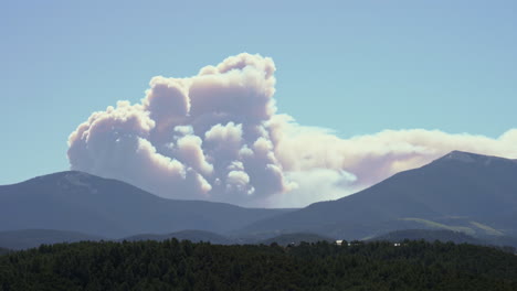 Becerro-Cañón-Ermitaños-Pico-Incendios-Forestales-Humo-Sobre-Cordillera
