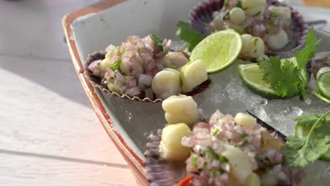 Conchas-A-La-Chalaca-Peruanische-Meeresfrüchte-Gourmetküche-Aus-Der-Region,-Hauptgericht