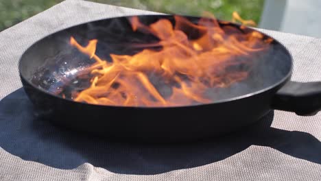 The-pans-ignited-in-the-oil
