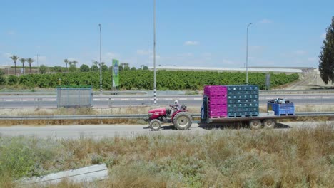 Tractor-En-Vía-En-Sdot-Negev-Israel