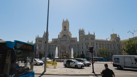 Ikonischer-Kommunikationspalast-In-Madrid,-Hyperlapse-Ansicht