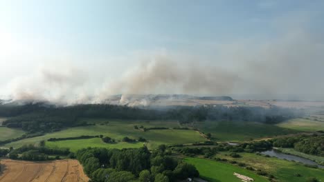 Incendio-Forestal-Filmado-En-Slapewath-Charltons,-Guisborough-Teesside-Justo-Después-De-Que-Estalló