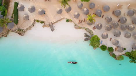 Nungwi-Beach,-Zanzibar---Tanzania---18-De-Junio-De-2022---Varios-Resorts-En-La-Costa-Del-Océano-índico-En-Nungwi-Beach