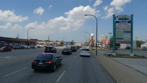 Viajar-En-El-área-Terrestre-De-Chicago-De-Illinois,-Suburbios,-Calles-Y-Autopistas-En-Modo-Pov-Ralentizar-El-Tráfico