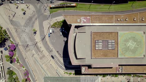 Busy-road-and-a-school-building-drone-shot,-