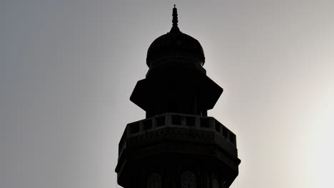 Blick-Hinauf-Zur-Silhouette-Des-Minaretts-In-Der-Moschee-In-Lahore
