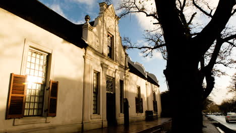 Allgegenwärtige-Architektur-Im-Kapholländischen-Stil-In-Der-Historischen-Stadt-Oaks,-Stellenbosch