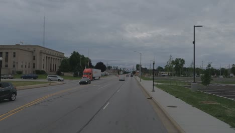 LKW-Fährt-Auf-Den-US-Straßen-In-Indiana,-Hammond,-USA