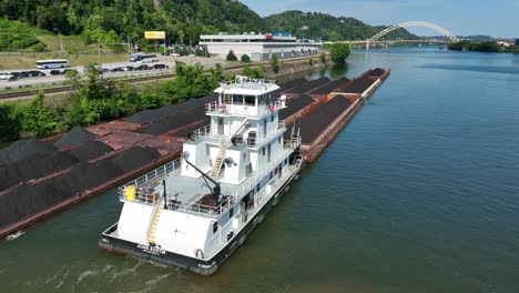 Barge-in-river-pushes-coal