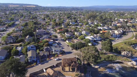 Ferienhaus-Am-Meer-Wird-Auf-Der-Gefährlichen-Seite-Des-West-Cliff-Drive-In-Santa-Cruz,-Kalifornien,-USA-Gebaut