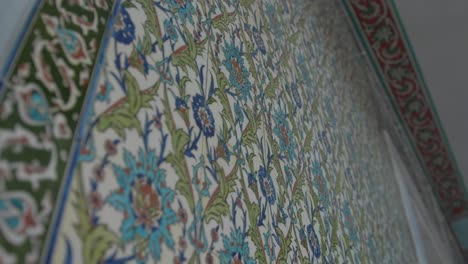 Coloridos-Mosaicos-Dentro-De-La-Mezquita-Izzet-Pasha