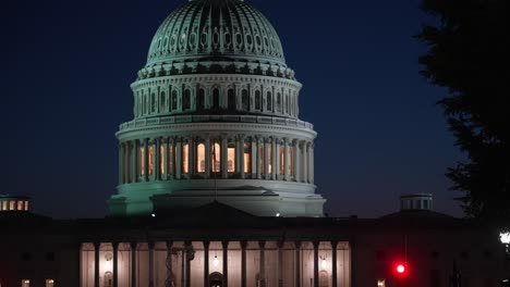 US-Capitol-building-at-night