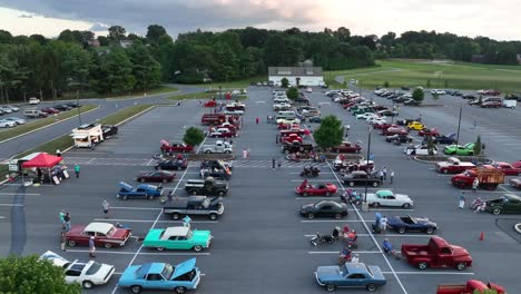 Oldtimer-Auf-Dem-Parkplatz