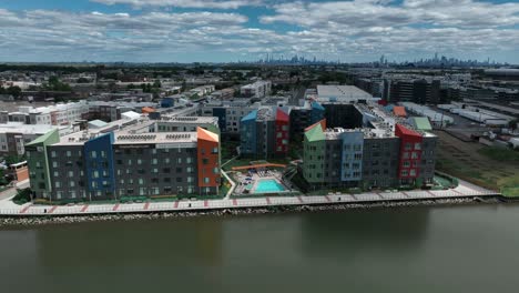 Apartmentkomplex-Am-Wasser-In-Newark,-New-Jersey