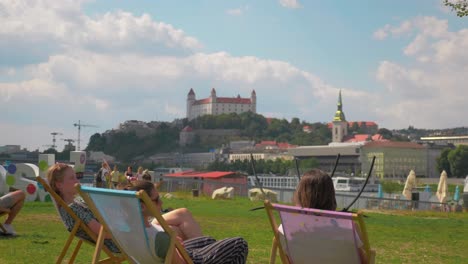 Eine-Straße-In-Bratislava,-4k