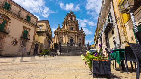 Timelapse-of-Duomo-of-San-Giorgio-Baroque-church-in-Ragusa,-Italy-with-beautiful-blue-sky-in-a-Sunny-Day
