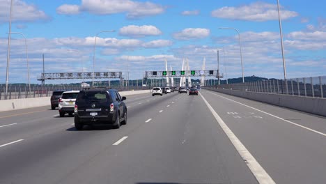 Der-Pendlerverkehr-Fährt-über-Die-Neue-Tappan-Zee-Brücke-In-Richtung-Tarrytown