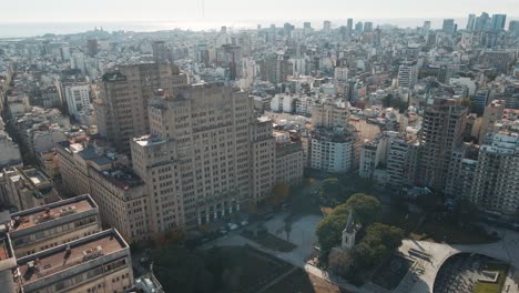 Aerial-dolly-in-of-Clinic-Hospital-and-prestigious-public-Faculty-of-Medicine-near-Houssay-Square,-Buenos-Aires