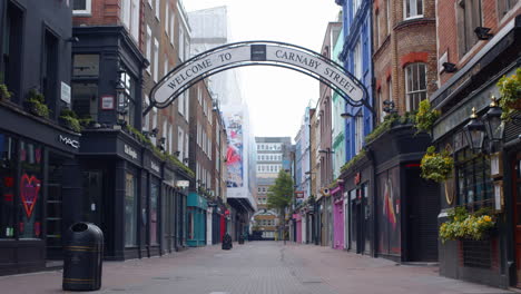 Carnaby-Street-iconic-wide-shot-of-closed-shops-and-no-people-in-Covid-lockdown,-London