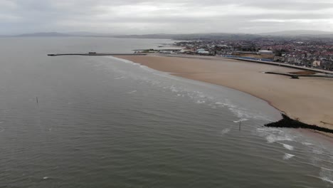 Morecambe-Y-Morecambe-Bay-En-Un-Día-Nublado-En-Lancashire,-Reino-Unido