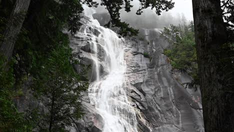 Shannon-Falls-–-Die-Dritthöchsten-Wasserfälle-In-British-Columbia,-Kanada
