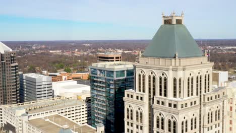 Greensboro,-North-Carolina-downtown-buildings-with-drone-video-moving-sideways