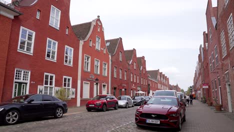 Pan-En-El-Barrio-Holandés-Del-Casco-Antiguo-De-Potsdam-Con-Casas-De-Ladrillo-Tradicionales