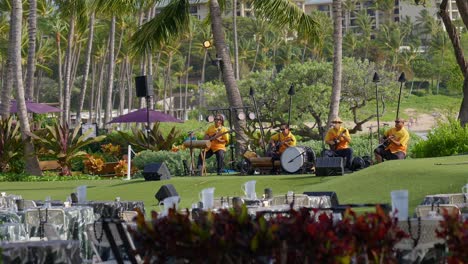 Luau-Band-übt-Vor-Einer-Show-Im-Wailea-Beach-Resort-In-Maui,-Hawaii