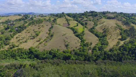 El-Camito-Landschaft-In-Der-Nähe-Des-Bao-Staudamms-In-Der-Dominikanischen-Republik