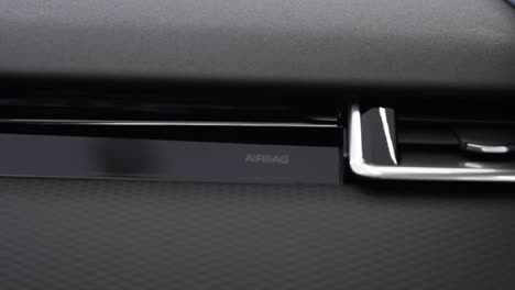 Klimaanlage-Und-Airbag-Auslass-Für-Land-Rover-Velar,-Modernen-Range-Rover,-Englisches-Luxusauto