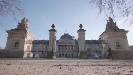 Amplia-Vista-Del-Horizonte-Del-Palacio-Real-De-Bruselas,-Bélgica