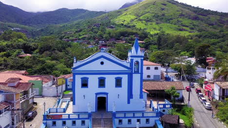 Iglesia-De-Nossa-Senhora-D&#39;Ajuda-En-Bonsucesso-En-Ilhabela,-En-La-Costa-Norte-Del-Estado-De-São-Paulo,-Brasil