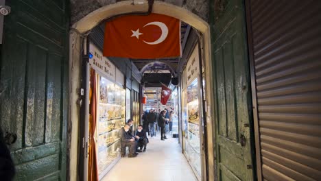Estambul,-Turquía---03-De-Enero-De-2022:-Gran-Bazar-En-Estambul,-Turquía