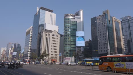 Busy-downtown-intersection-at-Gangnam-Station-in-Seoul,-South-Korea---panning-panorama