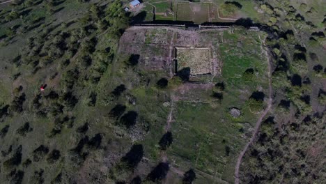 Tallandschaft-Rund-Um-Die-Antiken-Inka-Ruinen-Von-Kuntur-Wasi,-Luftaufnahme