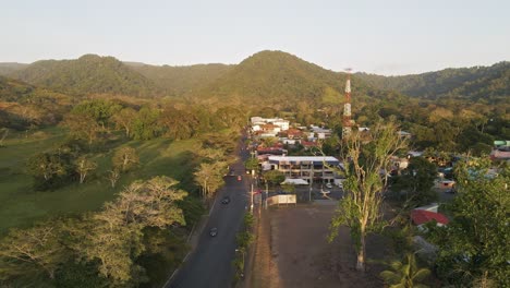 Pequeño-Pueblo-Rural-De-Jaco-En-La-Costa-Pacífica-Tropical-De-Costa-Rica