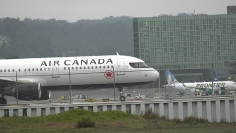 Air-Canada-Airbus-A321-En-El-Aeropuerto