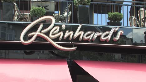 Close-up-of-sign-of-famous-Cafe-Reinhard's-at-Kurfürstendamm-in-Berlin,-Germany