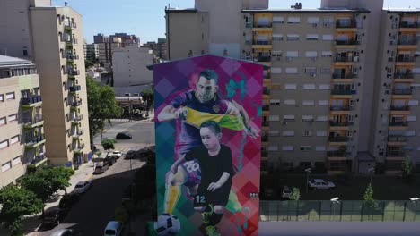 Mural-Del-Jugador-De-Boca-Juniors-Carlos-Tevez-Con-Un-Niño-Jugando-Fútbol-En-El-Barrio-De-La-Boca-En-Buenos-Aires,-Argentina