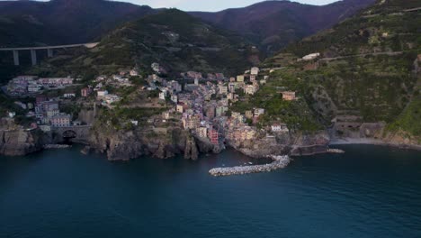 Colorful-houses-of-coastal-village-hugs-mountainside,-Riomaggiore