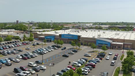 Drone-Vuela-Sobre-El-Supermercado-Walmart