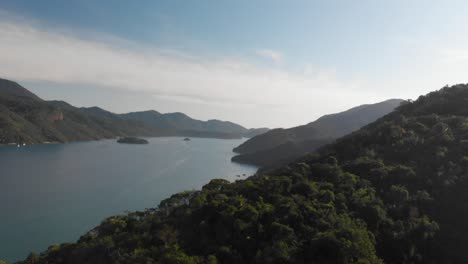Luftaufnahme-Des-Tropischen-Fjords-In-Paraty,-Rio-De-Janeiro,-Brasilien